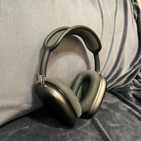 Apple AirPods Max in Space Grey - Picture 3 of 14